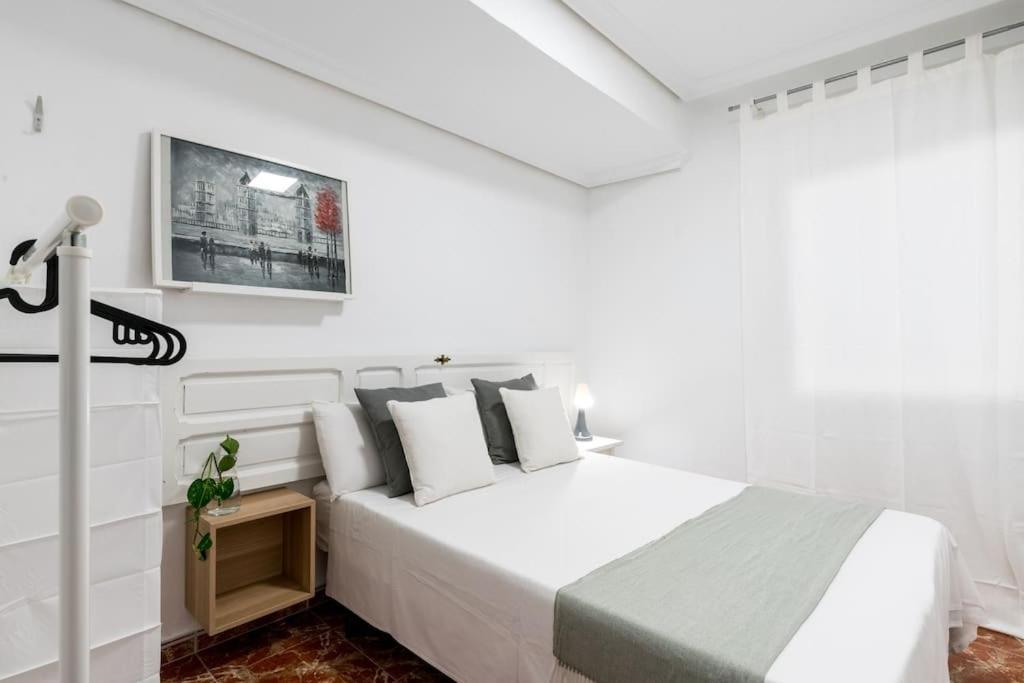 Santa Justa Urban Apartment Севилья Экстерьер фото