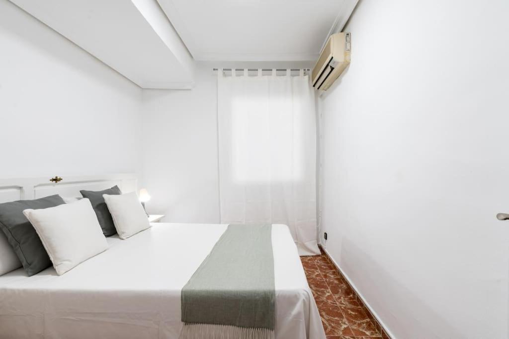 Santa Justa Urban Apartment Севилья Экстерьер фото