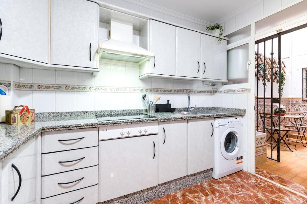 Santa Justa Urban Apartment Севилья Экстерьер фото