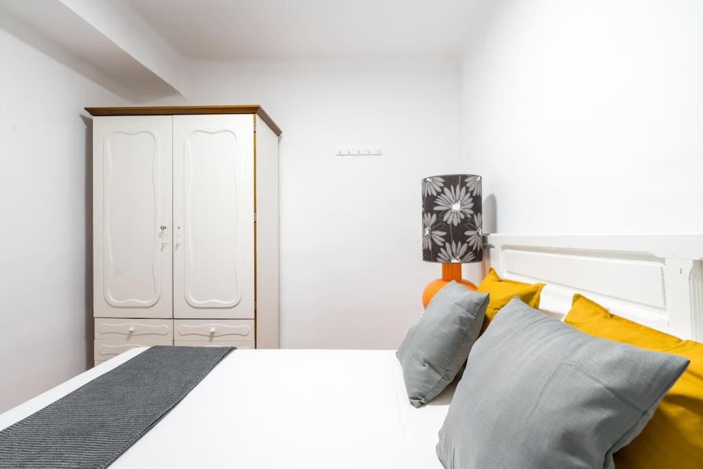Santa Justa Urban Apartment Севилья Экстерьер фото